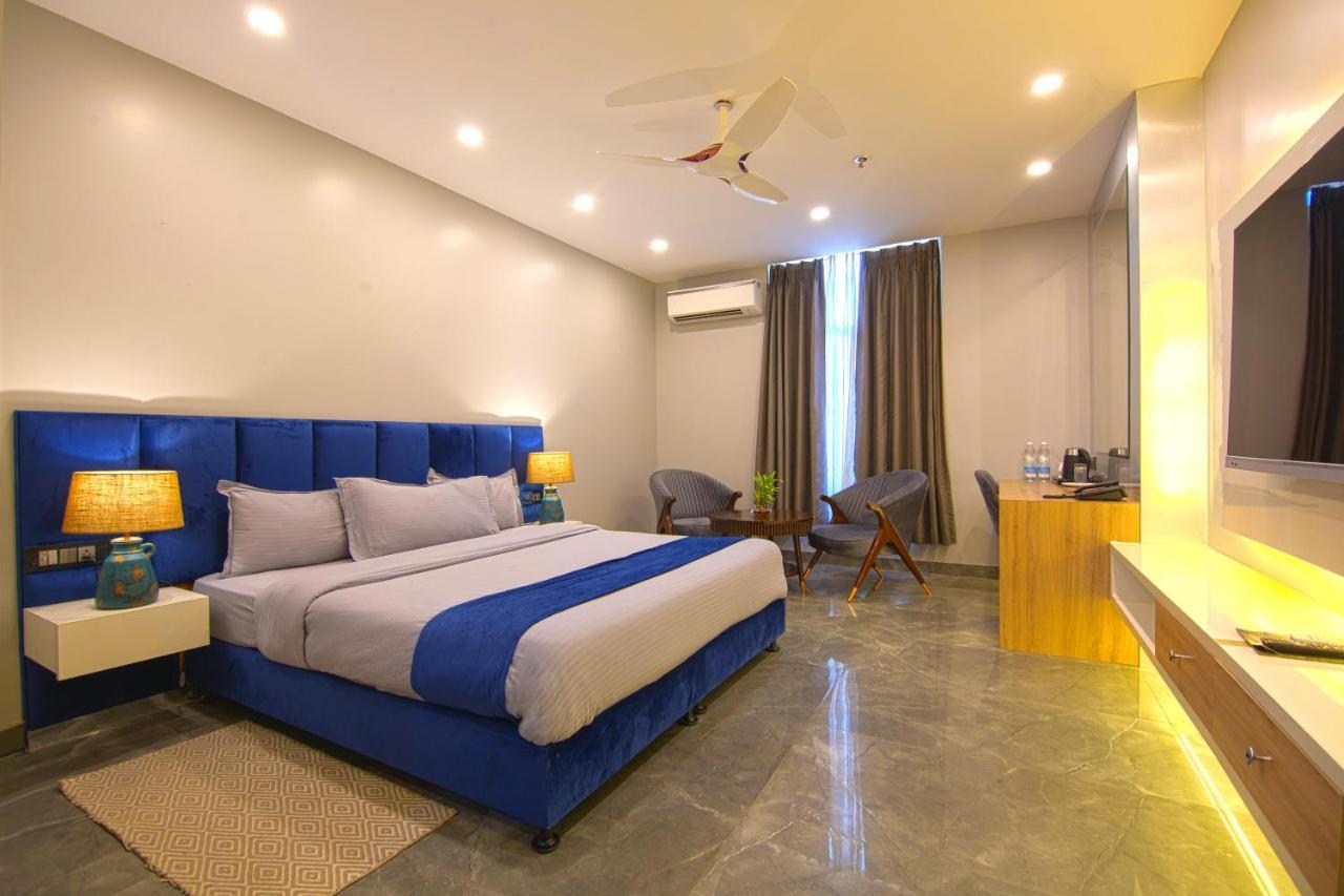Hotel Bay Laurel Retreat Faridabad Esterno foto